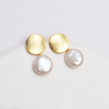 Load image into Gallery viewer, Silver Freshwater Pearl Earrings